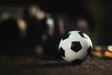 央视硬刚FIFA 慌的是中国赞助商？｜威廉体育首页（配图示意）
