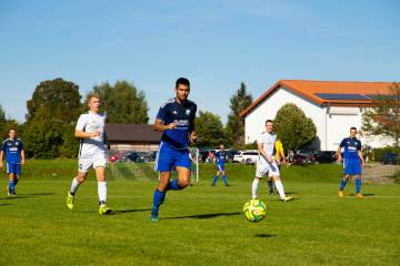 巴萨曼联拉扯继续，他的未来尚未确定｜威廉体育官网（配图示意）